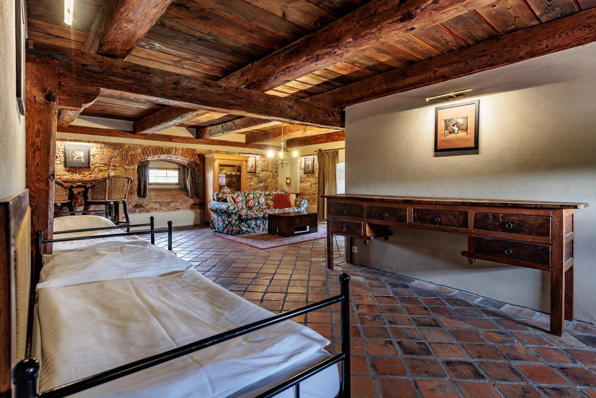 Barokni Spejchar Otel Tlučná Dış mekan fotoğraf
